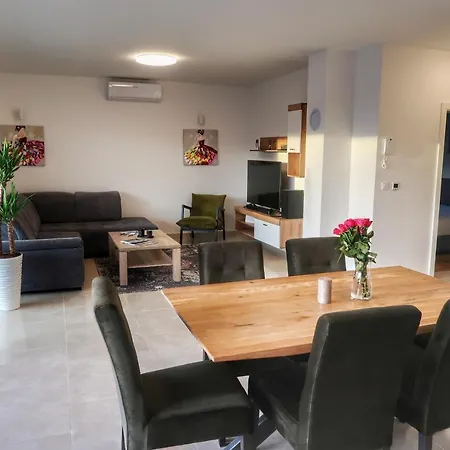 Casanova Apartmán *